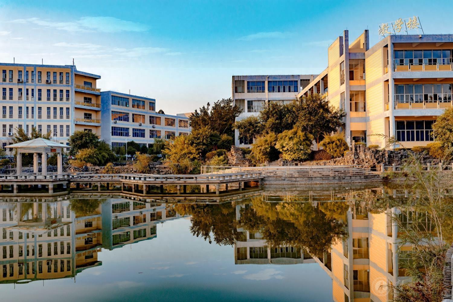 风景秀丽!来自中国首个长寿市的本科院校!