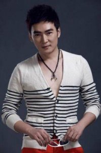 ​焦恩俊：从“古装美男子”到幸福父亲的蜕变之路