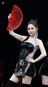 ​尽显风采！阿娇在上海之夜以独特魅力艳压群芳