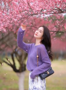 ​主动秀肌肉句型be addicted to(doing) sth