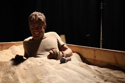 ​长达90分钟的《活埋》-道出人间“生的荒唐，死的无奈”