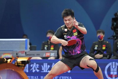​成都世乒赛团体赛男团决赛：樊振东零封杜达，中国队1比0领先德国队