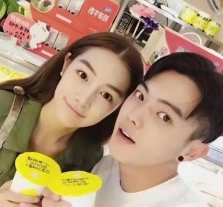 ​许凯与白鹿是否为情侣关系引人关注，近日有关他们的“床单事件”引发热议