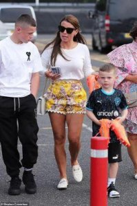 ​科琳展示鲁尼辉煌奖杯室，揭示足球传奇背后的成就与荣誉