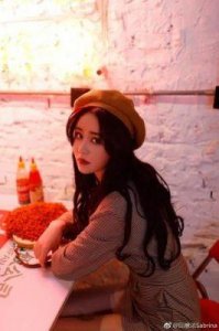 ​她是《追龙2》中的兔兔，崭露头角成为新版“晶女郎”，在《倚天》中再度担纲