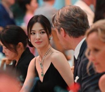 ​宋慧乔43岁生日：追寻爱的孤独与人生选择