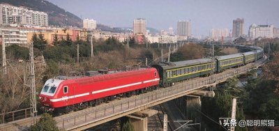 ​T126次列车由成都西开往东莞东，四川地区到珠三角地区的特快列车