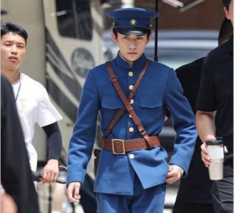 ​阅兵没看够？我给你整理了一大波男星军装照！个个正直又帅气