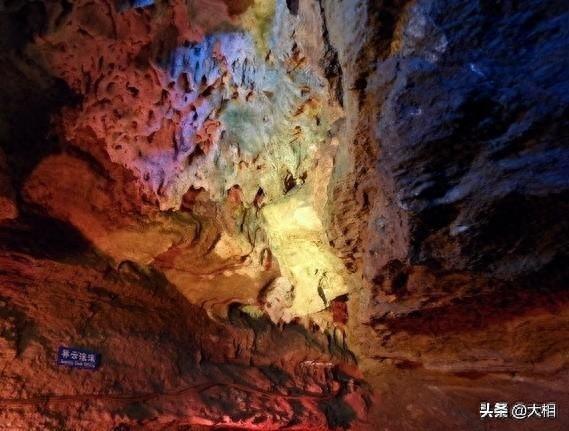 一座封尘了百万年的溶洞！山东省沂水县的天然地下画廊