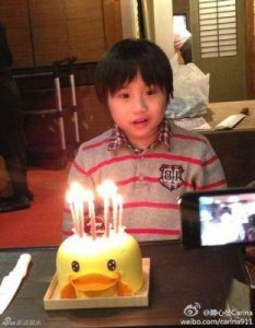 ​小小彬长大后了！照片曝光，网友热议其现状