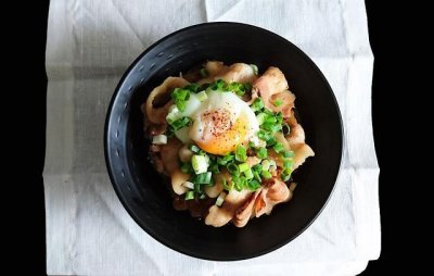 ​“日式猪肉丼饭”简单到，还不会做妈妈就生气的料理