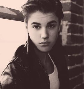 ​贾斯汀比伯的女朋友们，他到底最爱谁？真的是赛琳娜么？