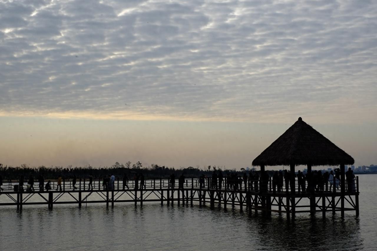 瑶湖是南昌地区最大的内陆天然湖泊，现有水面二万二千余亩