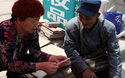 ​多地城市发布退休金增幅消息！专家指出：提高退休待遇以应对挑战