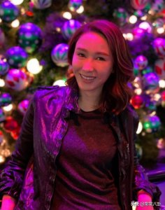 ​48岁黎姿晒近照，面部僵硬，网友：怎么越来越网红脸？