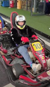 ​老戏骨张双利太酷！67岁满头白发还开赛车，因拍戏被父亲骂不孝子