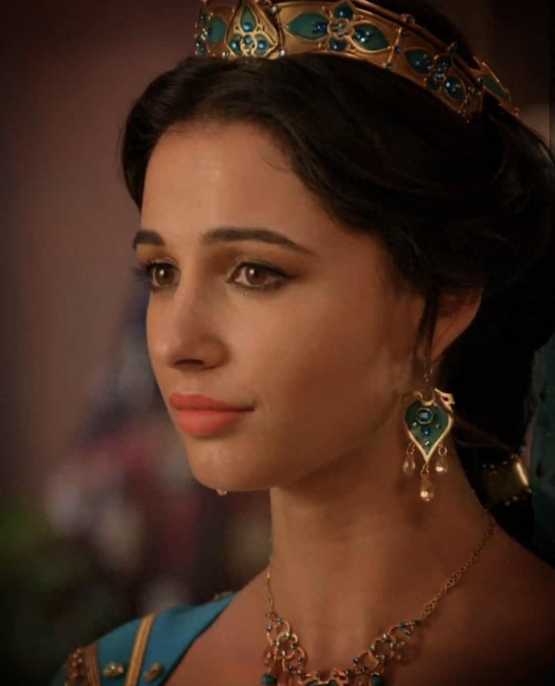 好莱坞新晋女星娜奥米·斯科特