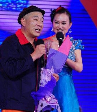 42岁“赵四”刘小光的小7岁漂亮妻子陈静近照