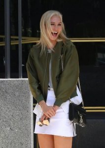 ​Karlie Kloss杩戞棩鐧介噾鍙戣壊鏂伴€犲瀷