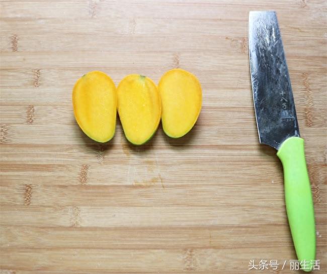 漂亮的芒果果肉花是怎么切出来的,看这