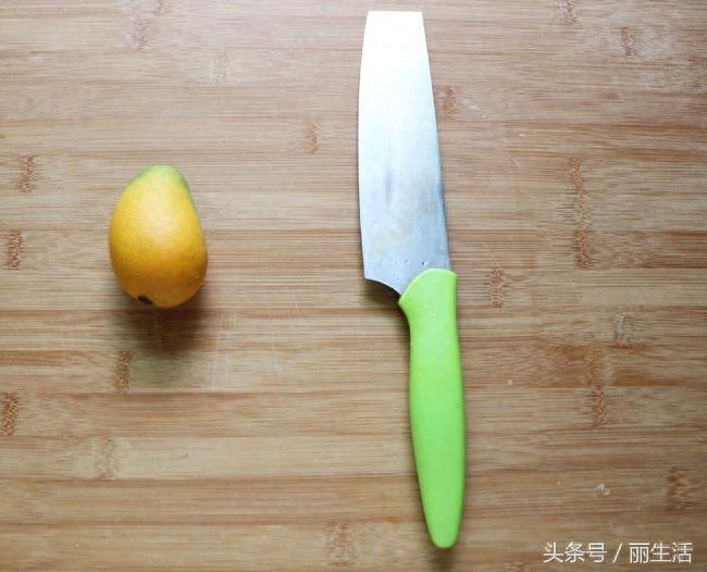 漂亮的芒果果肉花是怎么切出来的,看这
