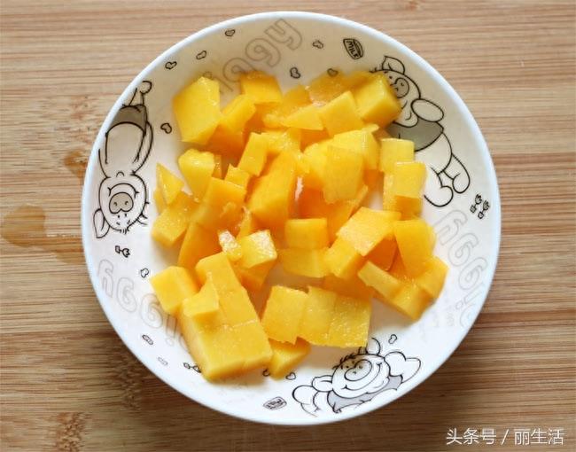 漂亮的芒果果肉花是怎么切出来的,看这