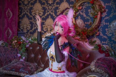 ​王者荣耀：小乔天鹅之梦COS，黑暗而优雅的乔妹真的棒！