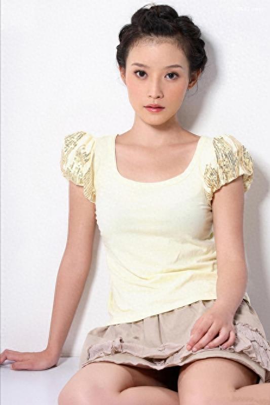 “千面女王”瑛子，《战长沙》中爱国的金秀，娇俏可人，清丽脱俗