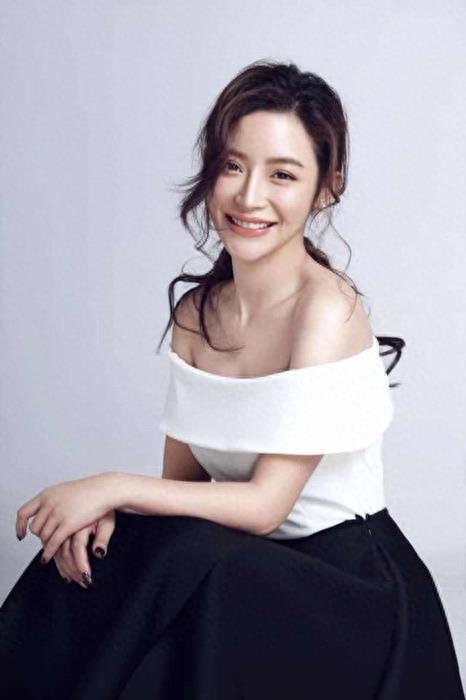 “千面女王”瑛子，《战长沙》中爱国的金秀，娇俏可人，清丽脱俗