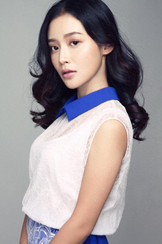 “千面女王”瑛子，《战长沙》中爱国的金秀，娇俏可人，清丽脱俗