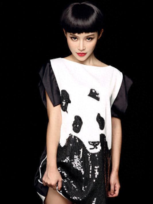 “千面女王”瑛子，《战长沙》中爱国的金秀，娇俏可人，清丽脱俗