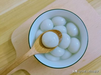 ​煮汤圆时，切记不要直接下锅，教你正确煮法，出锅不破皮不露馅