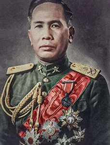 ​他是泰国的董卓，逼老国王退位，又是杀害新国王的第一疑凶