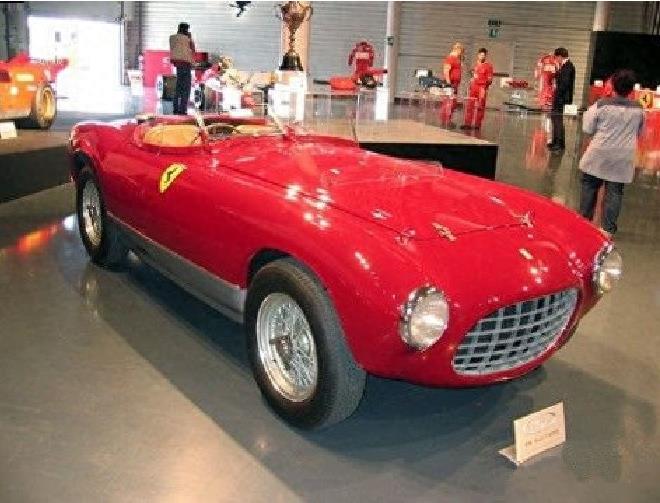 潘阳老公曾送其3800万法拉利求婚 一家人相亲相爱其乐融融