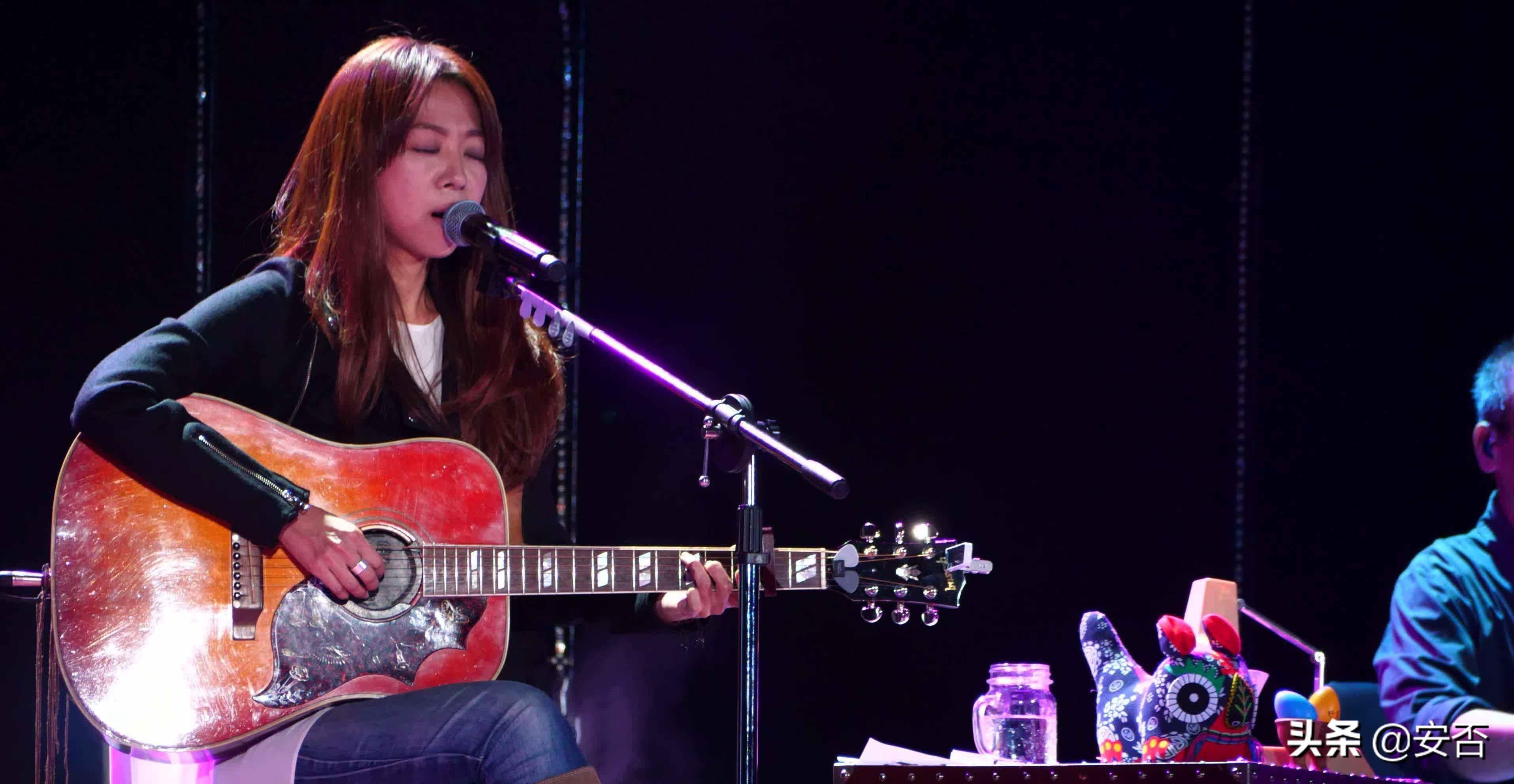 文艺青年喜欢的十五位小众民谣歌手,总有一个你没有听过