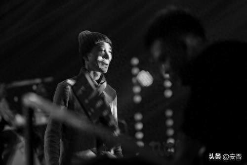 文艺青年喜欢的十五位小众民谣歌手,总有一个你没有听过