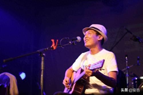 文艺青年喜欢的十五位小众民谣歌手,总有一个你没有听过