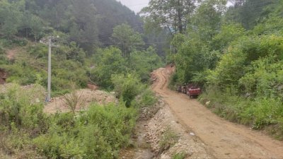 ​一个人独闯秦岭深处的鬼村，大白天仍感到深深的恐惧