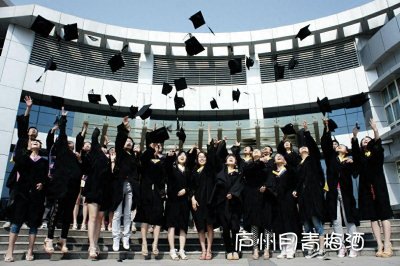 ​安徽大学生拍史上“恐怖”毕业照给青春留念，宝宝看完内心苦啊