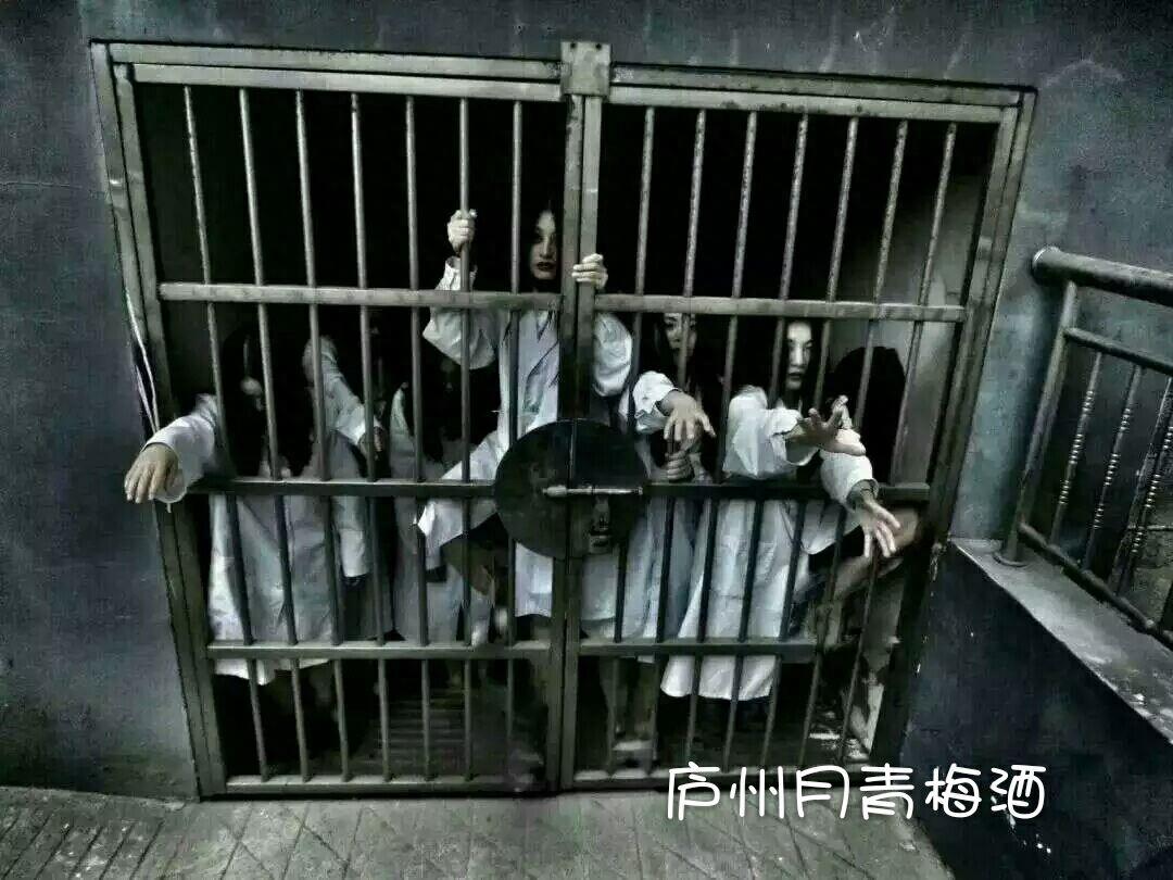 安徽大学生拍史上“恐怖”毕业照给青春留念,宝宝看完内心苦啊