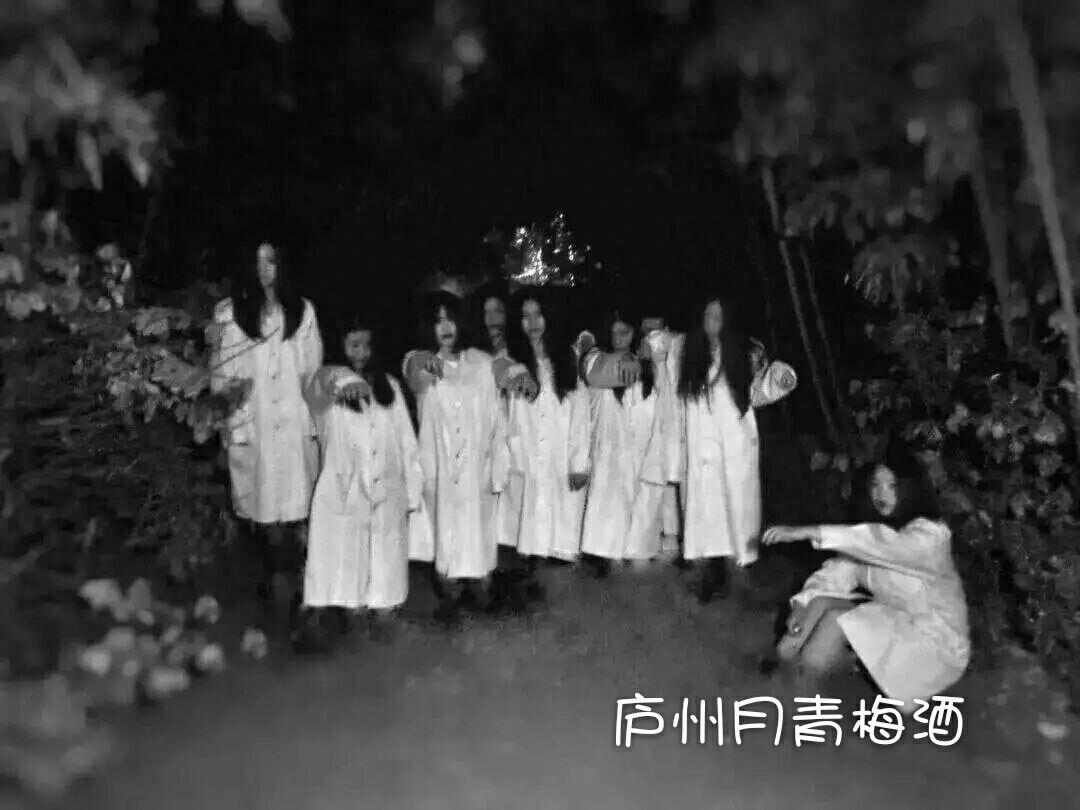 安徽大学生拍史上“恐怖”毕业照给青春留念,宝宝看完内心苦啊