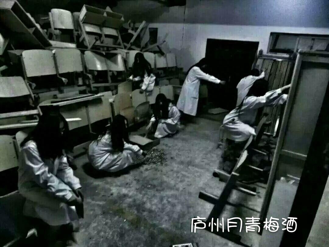 安徽大学生拍史上“恐怖”毕业照给青春留念,宝宝看完内心苦啊