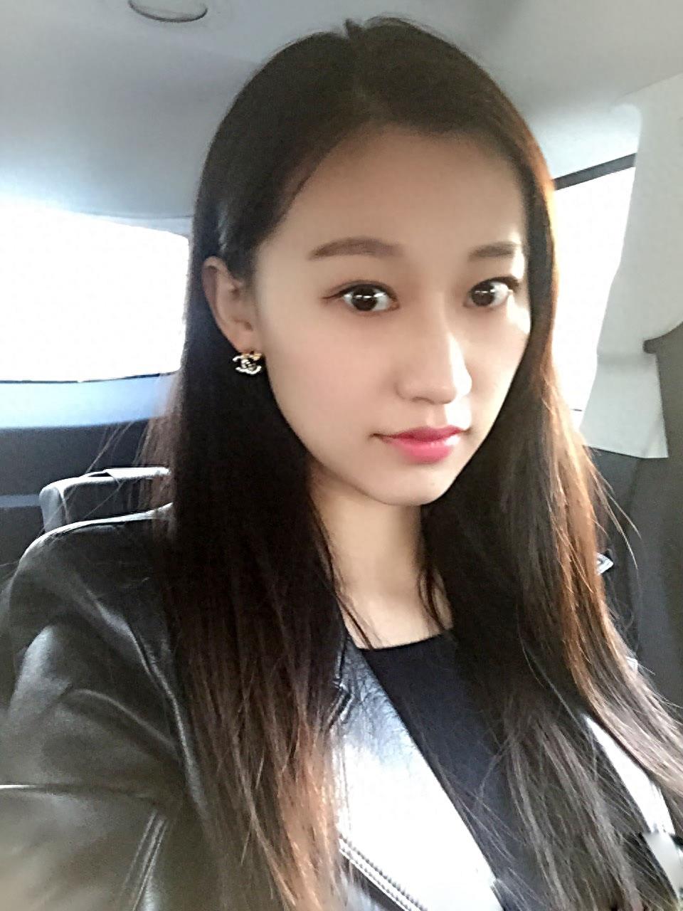 袁中方外表清新亮丽，性格落落大方