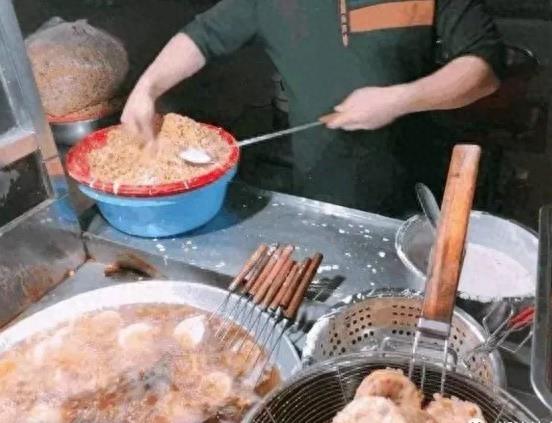 有一种潮汕特色小吃,叫“猪脚圈”