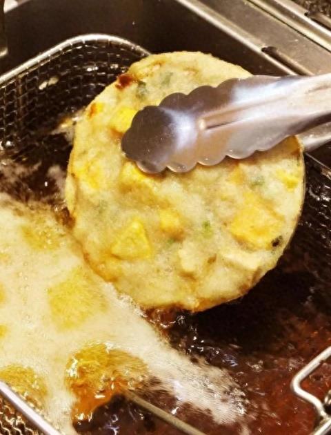 有一种潮汕特色小吃,叫“猪脚圈”