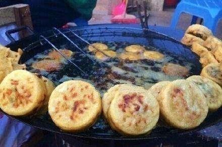 有一种潮汕特色小吃,叫“猪脚圈”