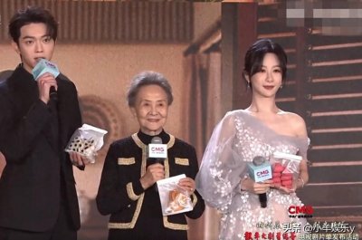 ​央视镜头下的真实杨紫，鼻头发钝脸部僵硬，网友：越来越像蔡明了