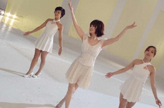 71岁潘迎紫近照，宛如17岁少女，真正的“天山童姥附体”