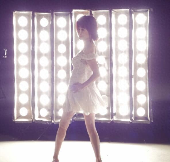 71岁潘迎紫近照，宛如17岁少女，真正的“天山童姥附体”