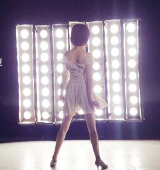 71岁潘迎紫近照，宛如17岁少女，真正的“天山童姥附体”